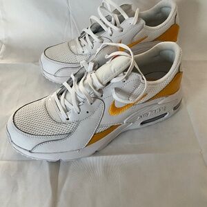 Nike AirMax Sneakers